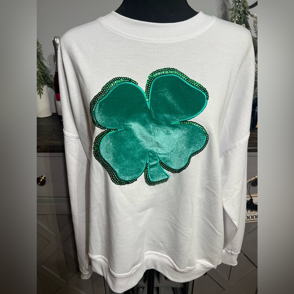 Shamrock-Workshop- Women’s White Sweatshirt with Sparkly Shamrock 🍀🍀